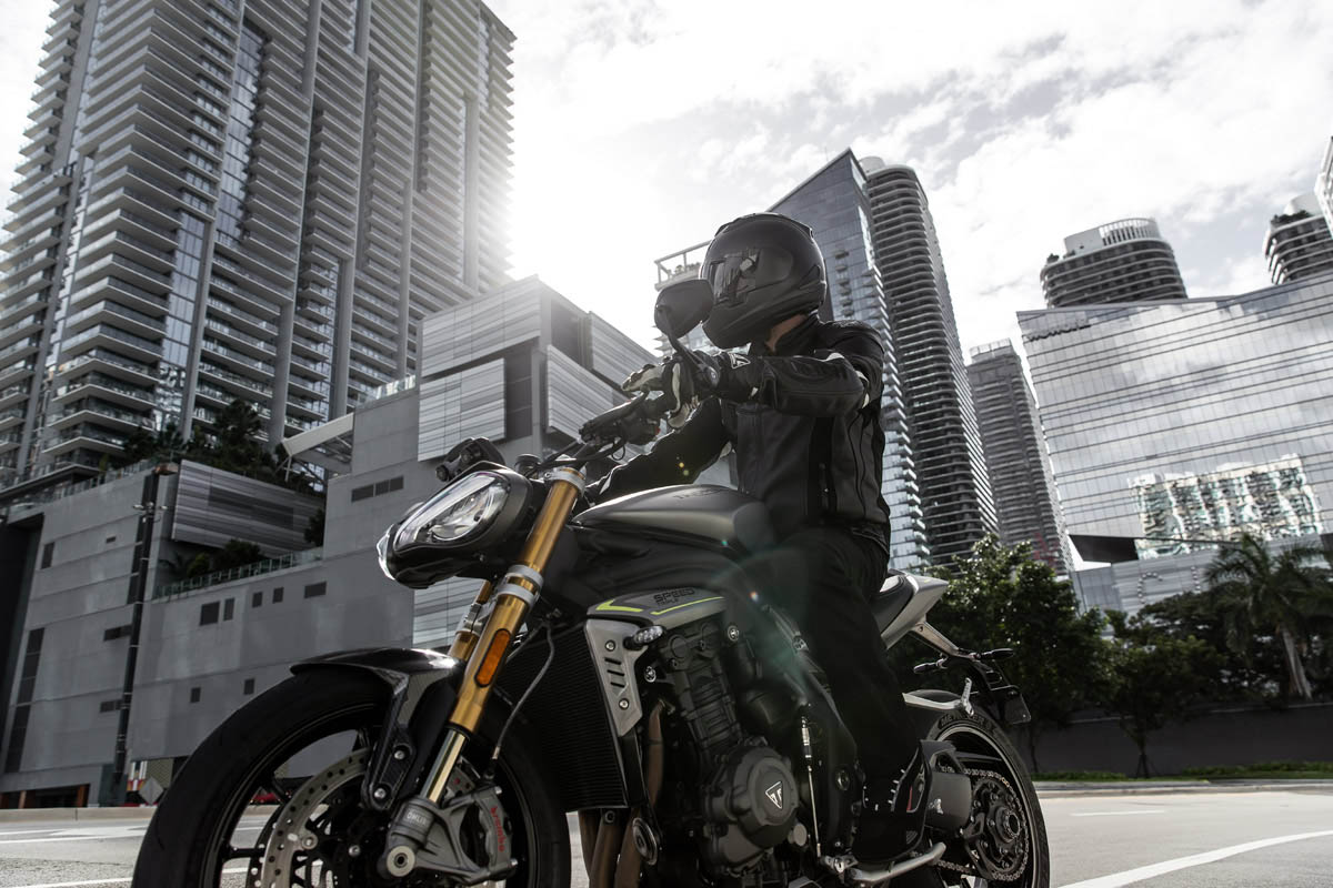 triumph_speed_triple_1200_rs_2021_07
