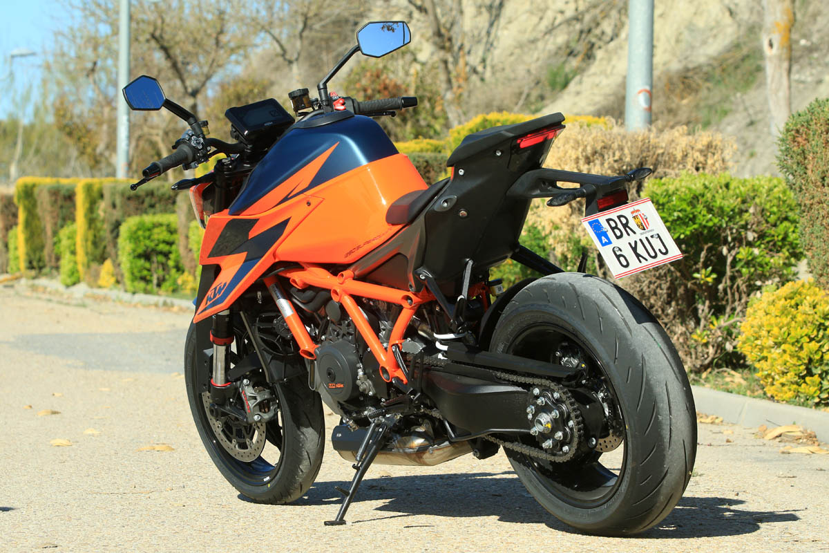 bridgestone_battlax_hypersport_s22_2021_17