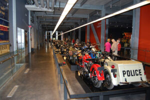 El museo alberga todo tipo de Harley-Davidson