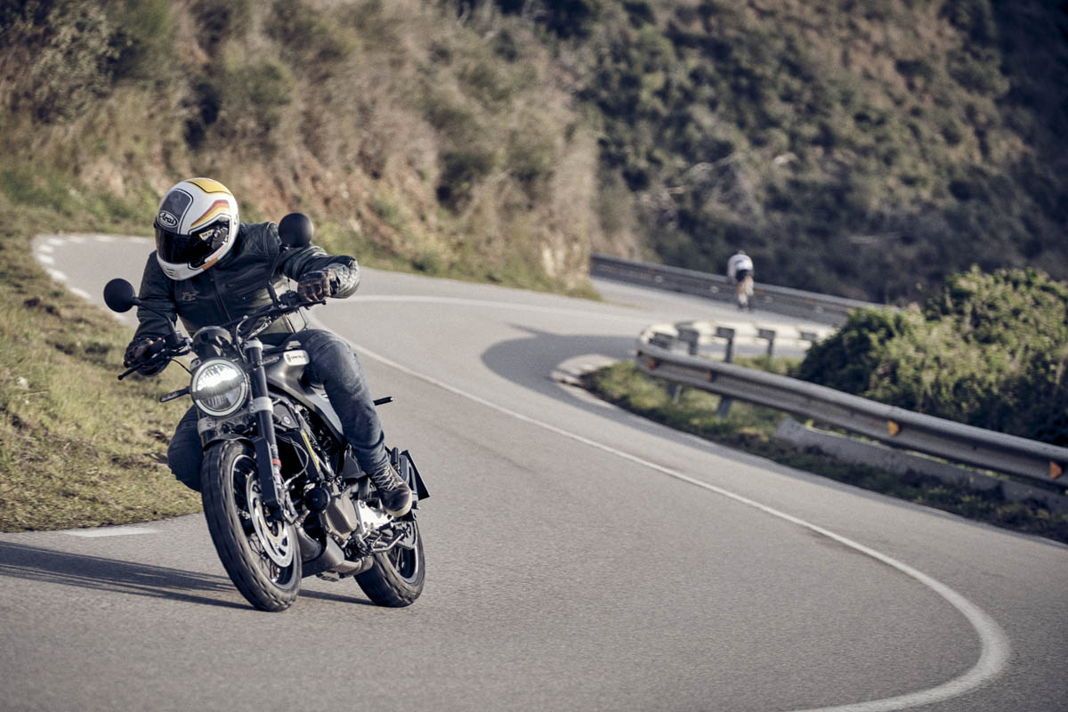 La Husqvarna Svartpilen 125 admite una conducción agresiva