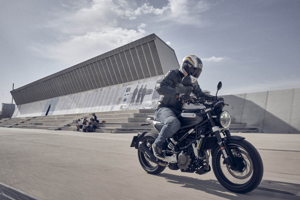 La Husqvarna Svartpilen 125 es una auténtica "guerrera urbana"