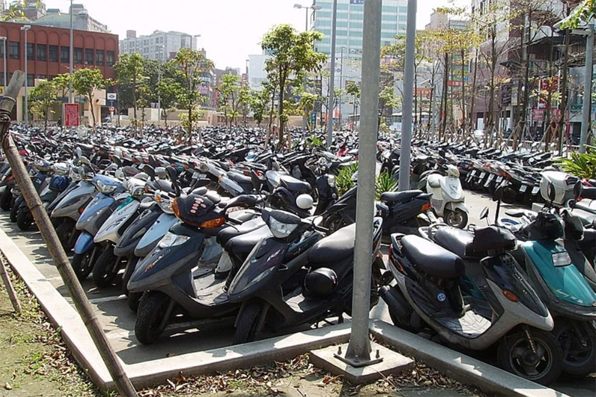 Las multas por aparcarmiento de moto en el aire