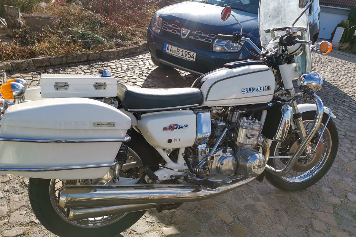 Una moto de policía totalmente auténtica y en perfectas condiciones