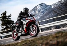 Prueba Aprilia Tuono 660.