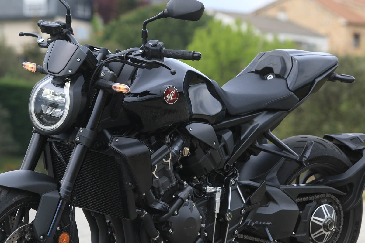honda_cb1000r_black_2021_11