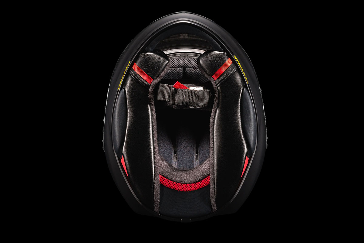 Interior de un casco de moto