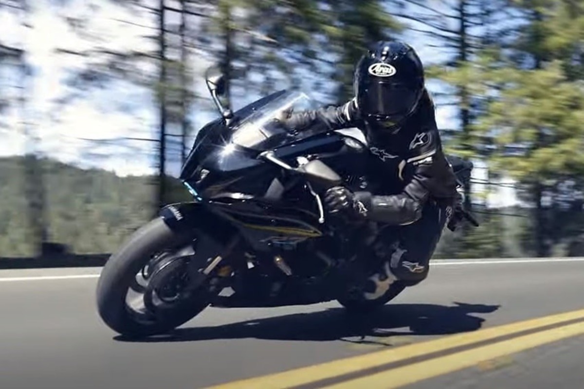 Yamaha R7 2021