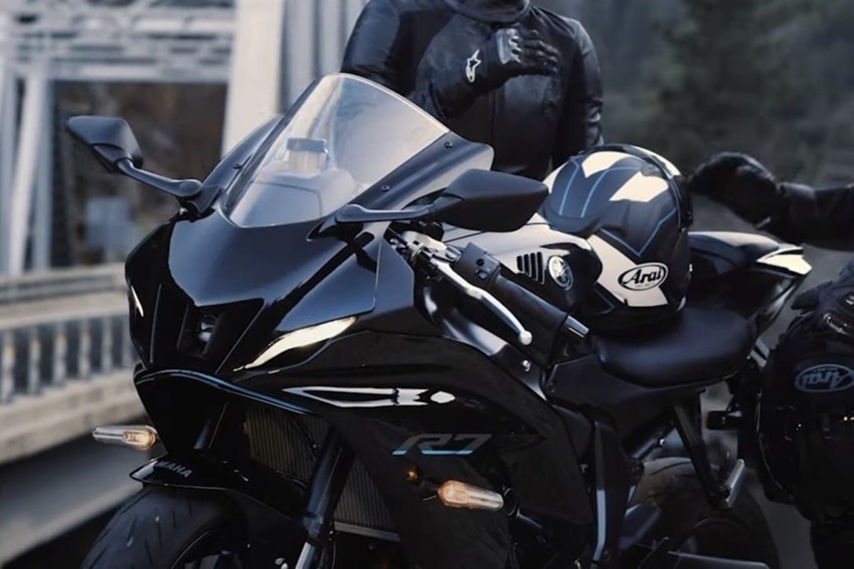 Yamaha R7 2021