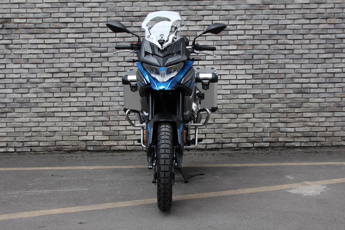 650dsx_azul_con_maletas_3