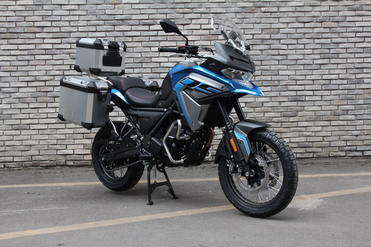 650dsx_azul_con_maletas_4