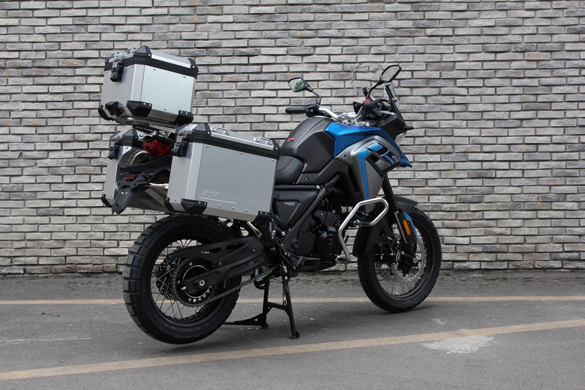 650dsx_azul_con_maletas_6
