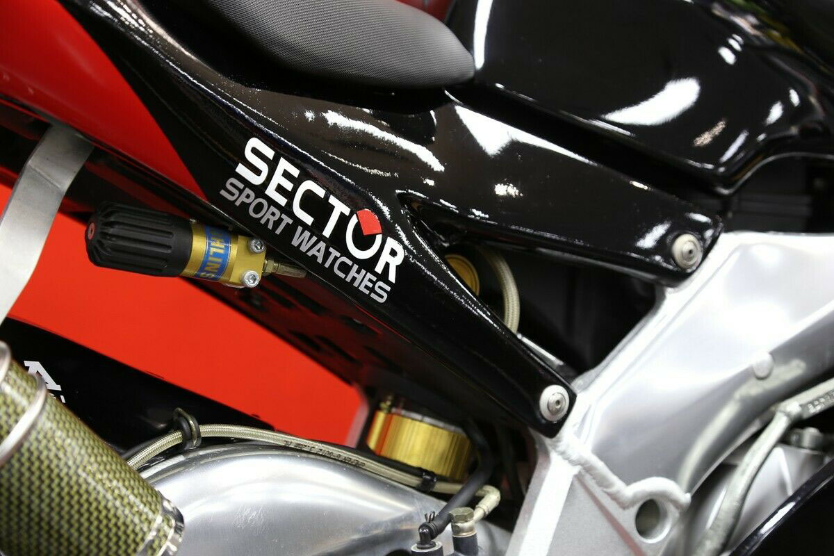 El amortiguador trasero es Öhlins