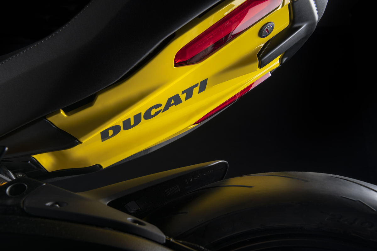 Ducati Diavel 1260 S Black and Steel