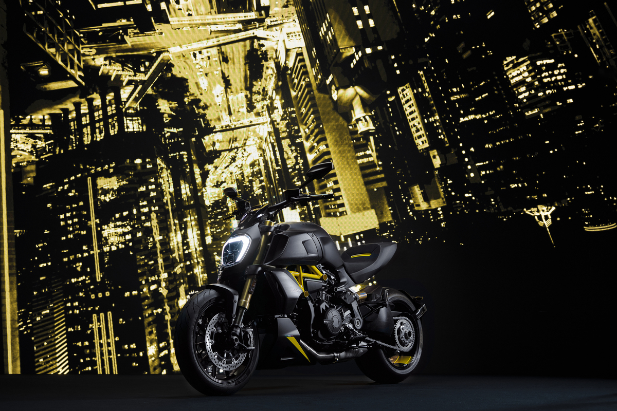Ducati Diavel 1260 S Black and Steel