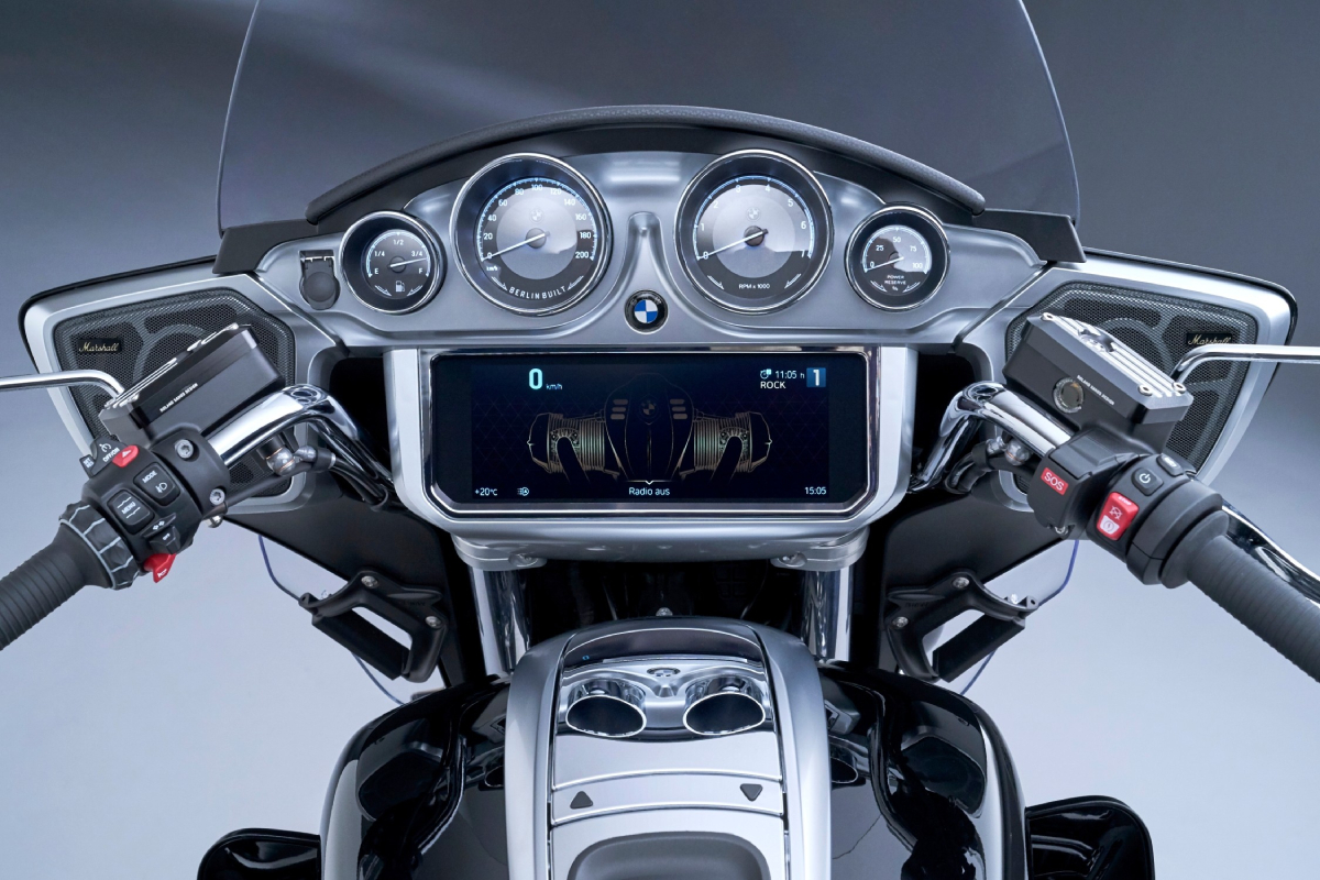 Impresionante vista del cockpit de la nueva BMW R18 Transcontinental