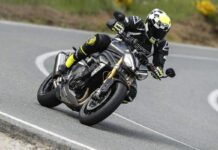 Con las motos naked el cuello trabaja más al estar expuesto a la lucha contra el viento