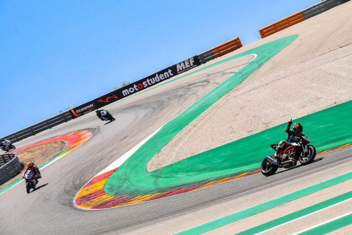 Dani Pedrosa rueda en MotoStudent