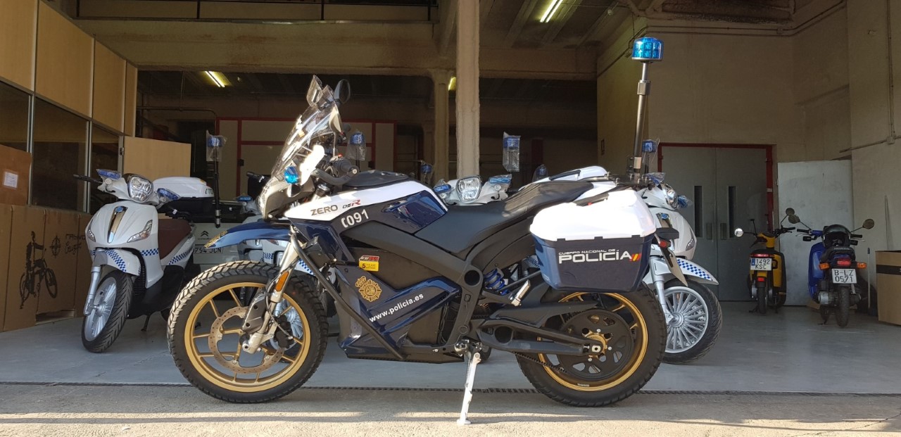 La moto eléctrica DSR Zero ZF 14.4 personalizada para la Policía Nacional