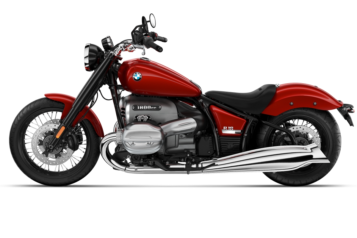 BMW R18 Mad Red