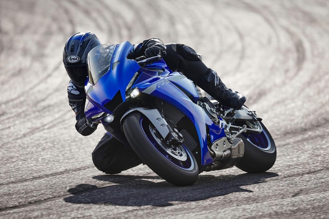¿Es más barata una moto deportiva nueva sólo para circuito?