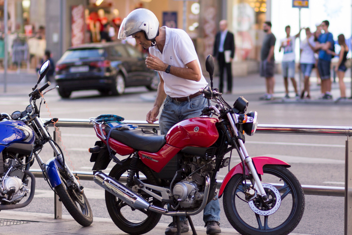 Nuevo impuesto por aparcar en la calle una motocicleta 