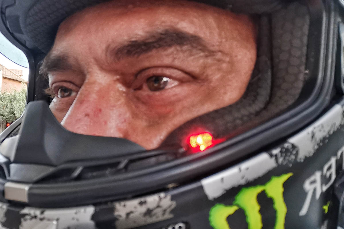 avisador_casco_moto_desabrochado_03