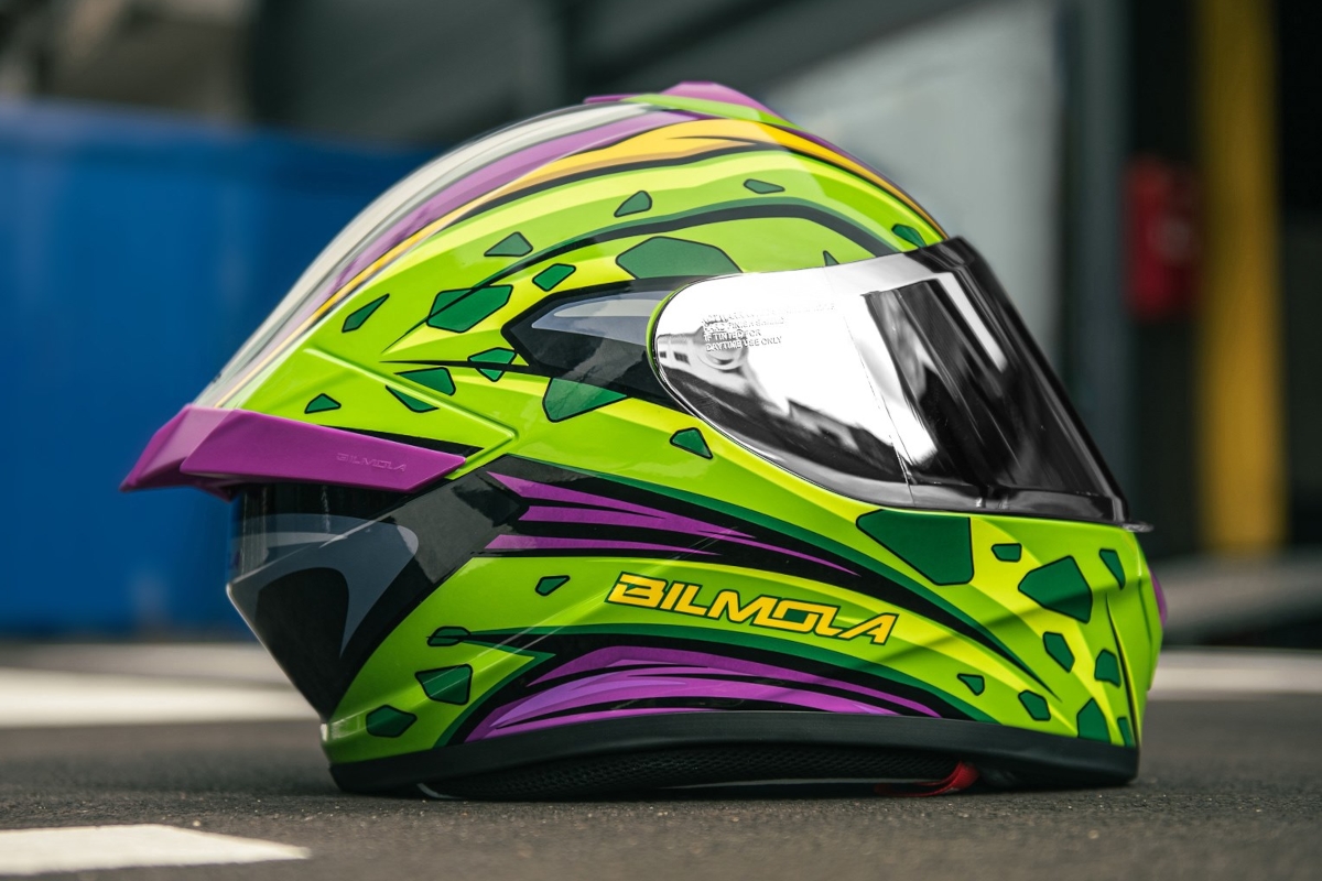 Así luce el casco de moto de Dragon Ball inspirado en Célula
