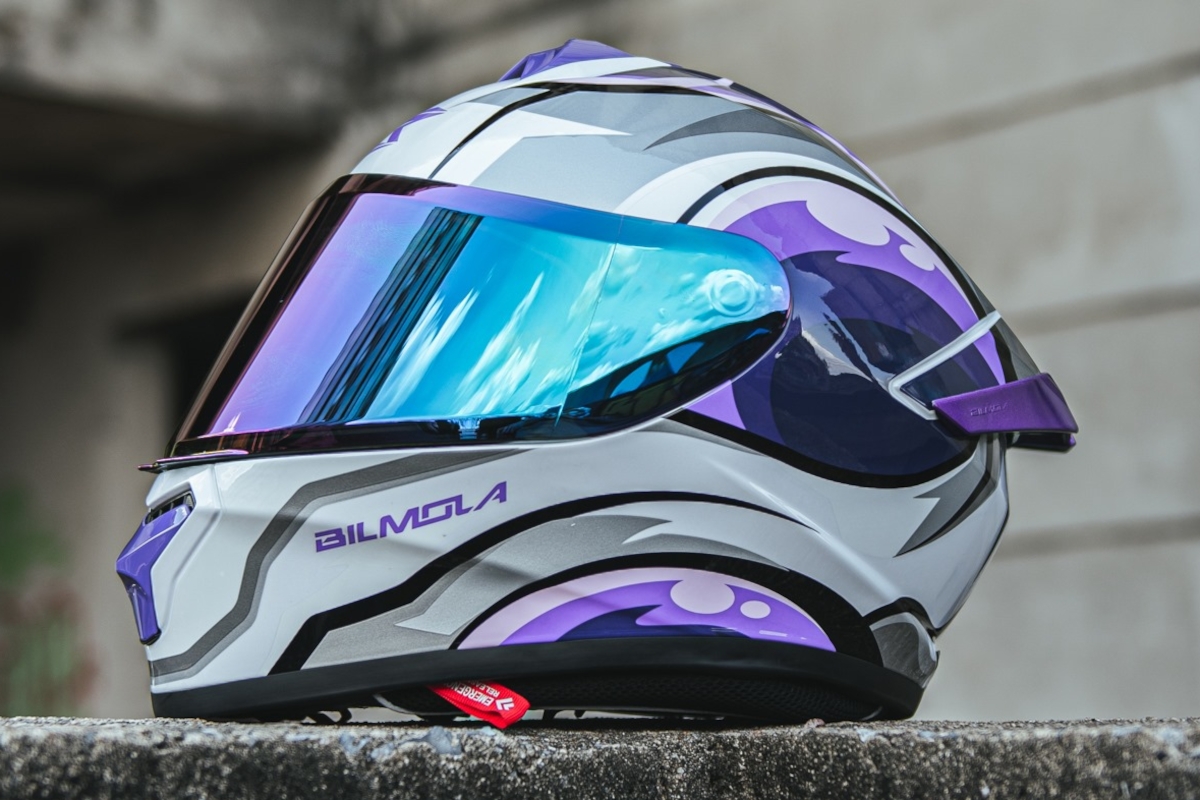 Así luce el casco de moto de Dragon Ball inspirado en Freezer