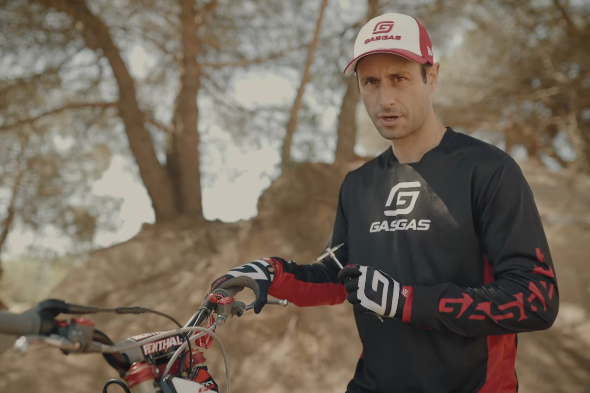 Albert Cabestany explica como modificar los controles de una moto de Trial