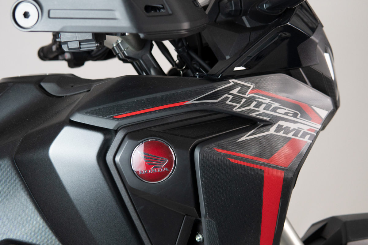 Nuevos vinilos transparentes de Uniracing para proteger la Honda Africa Twin