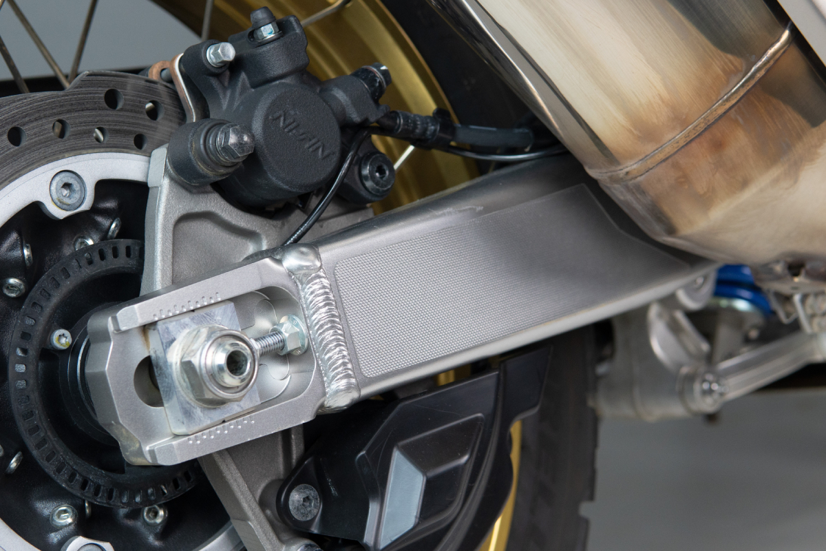 También hay vinilo de Uniracing para las partes más sensibles de la Africa Twin