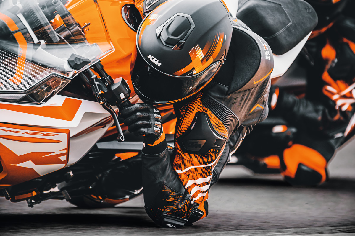 KTM RC 125 2022 Action