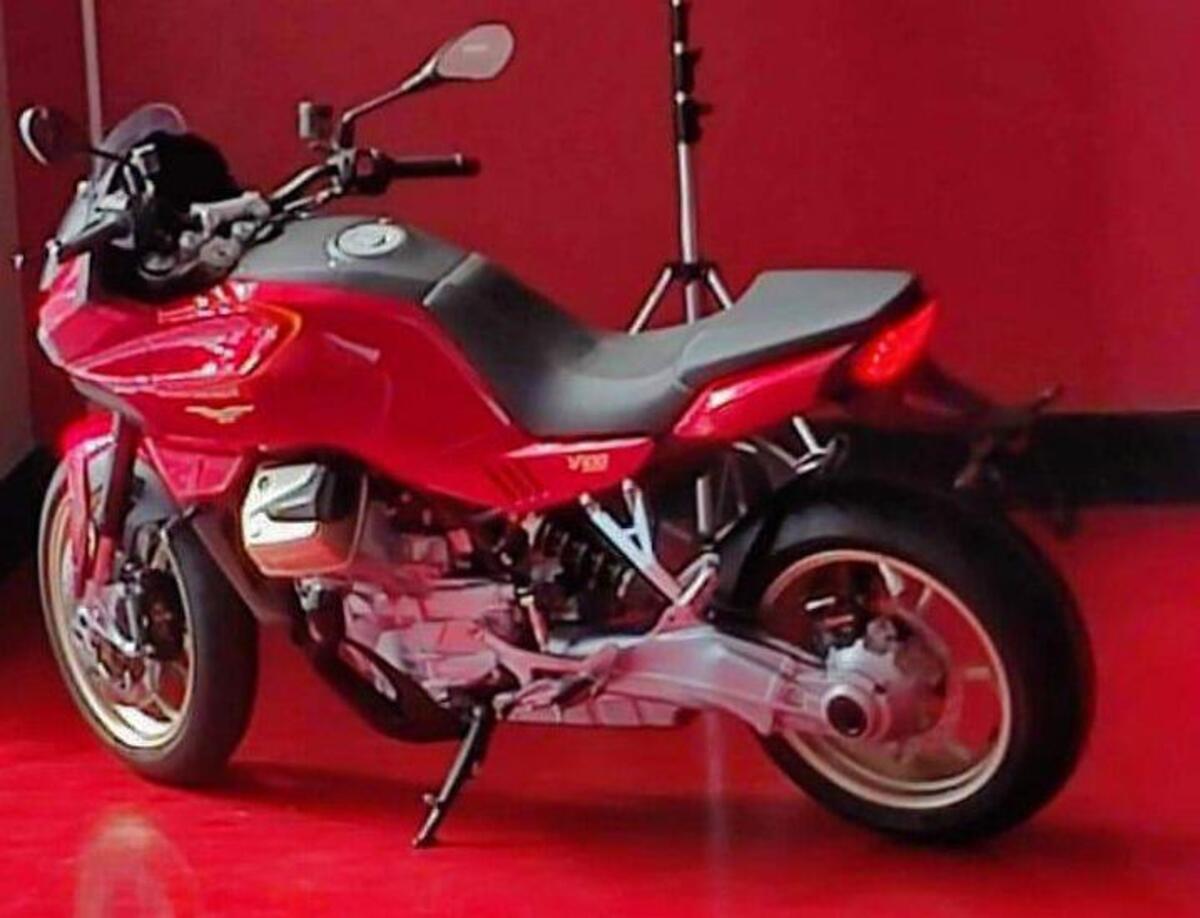 La primera foto filtrada de la nueva Moto Guzzi V100 'Sport Tourer'