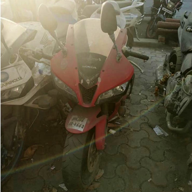 Las Honda CBR se oxidan lentamente en las comisarías de la India