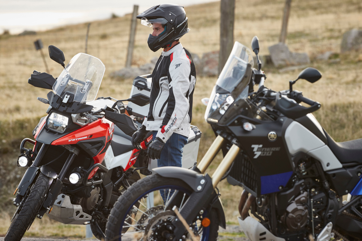 Por caminos y 'off-road', la protección se vuelve fundamental a la hora de vestir en moto