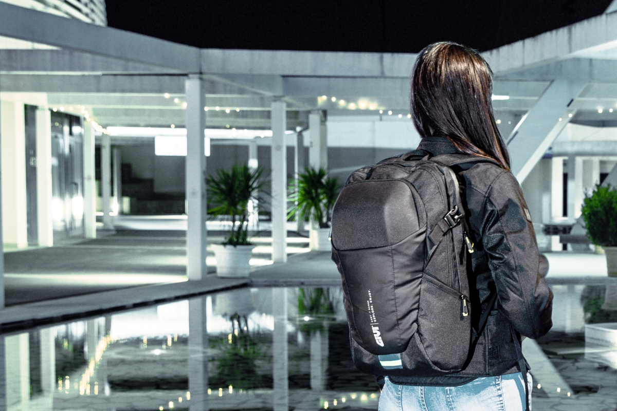 Nueva Mochila GIVI EA 129 1
