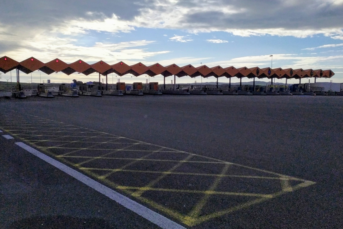 El peaje de Alfajarín (Zaragoza) de la AP-2