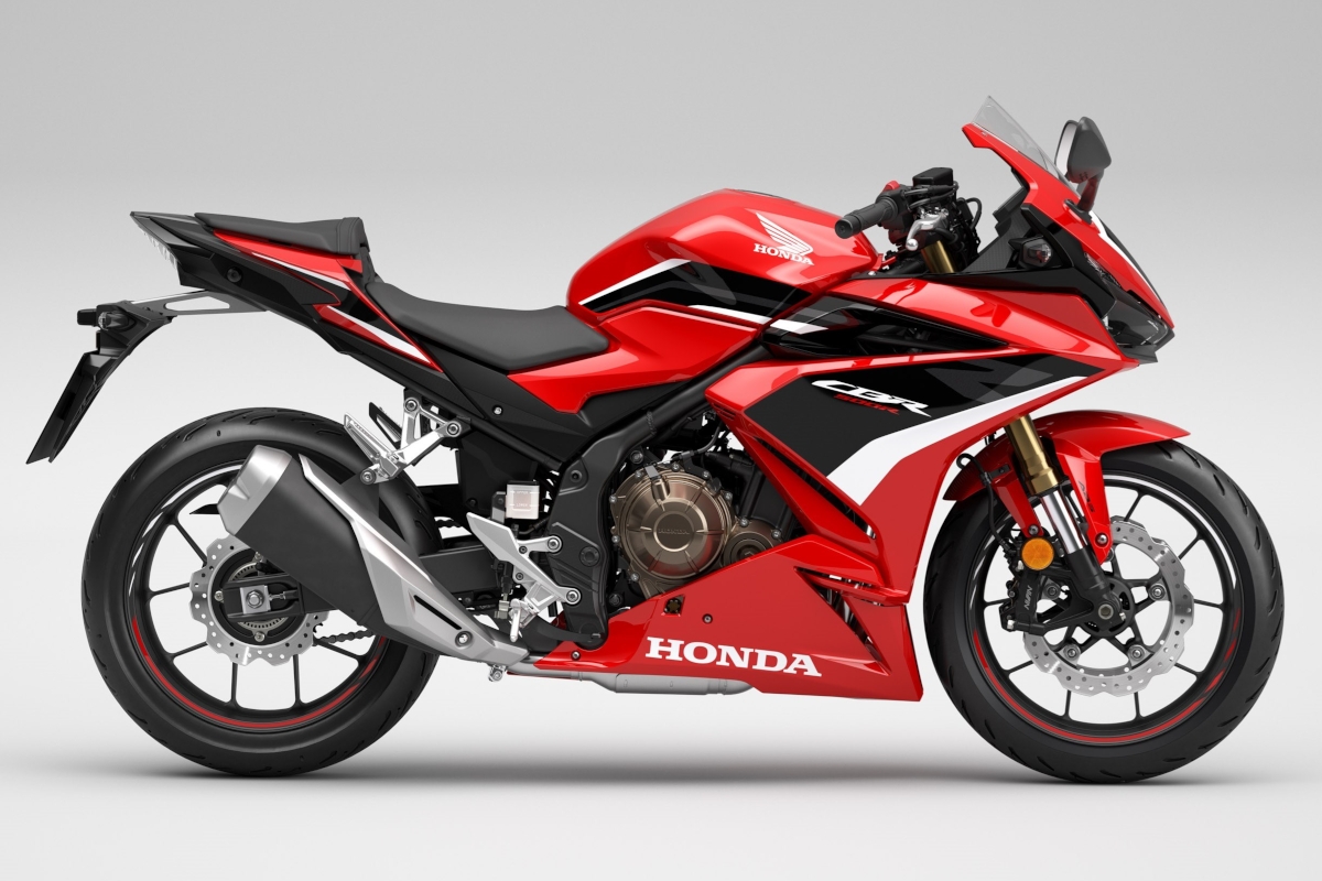 La nueva Honda CBR500R 2022 vista de lado