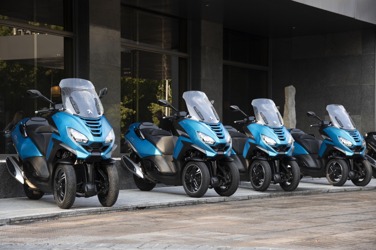 La gama completa del Peugeot Metropolis, el scooter de tres ruedas de Peugeot Motocycles
