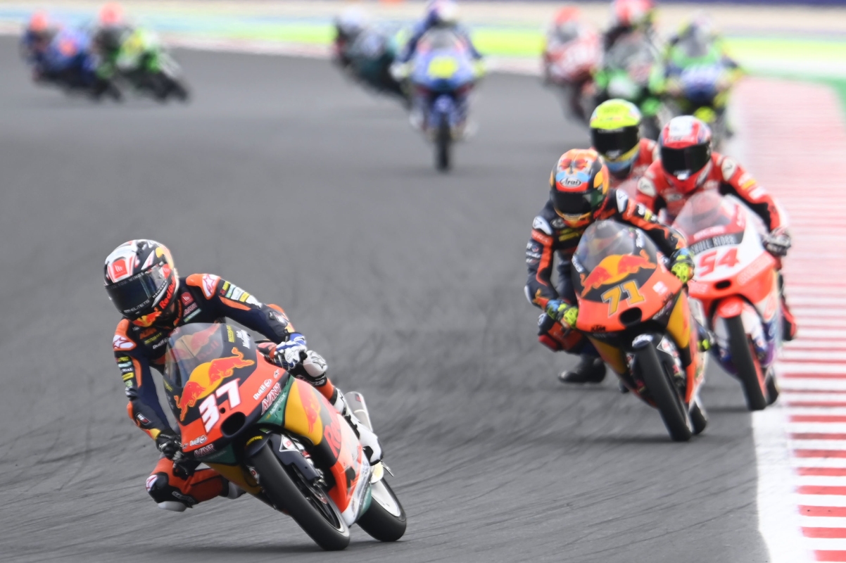 Un momento de la carrera de Moto3 del GP de San Marino 2021