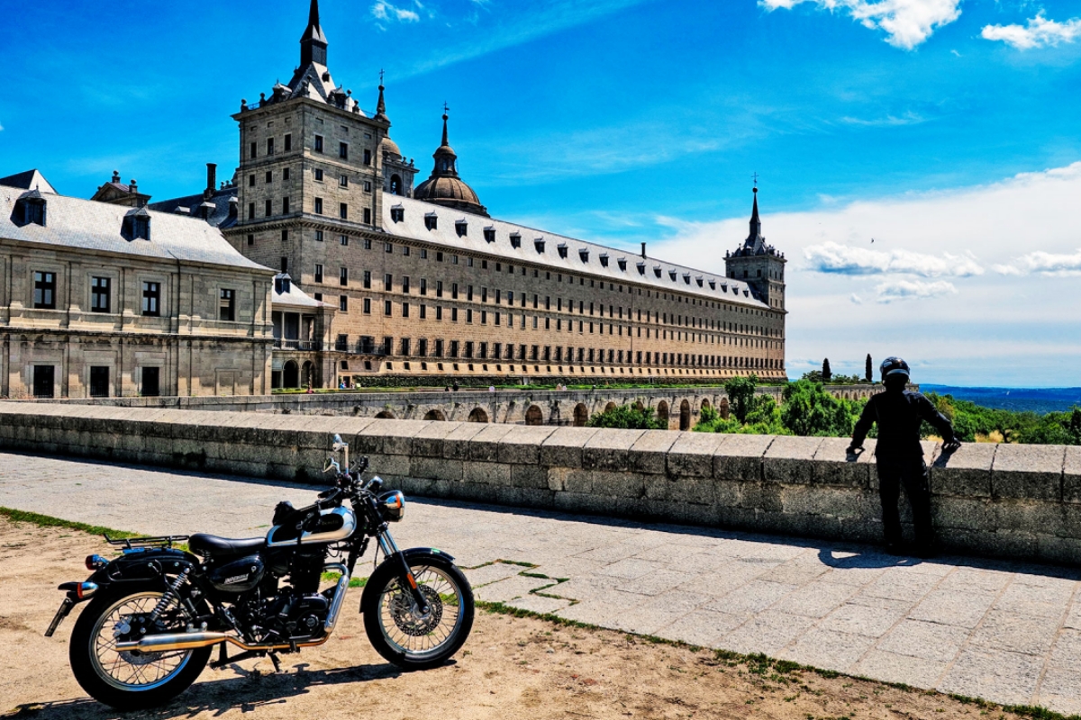 Benelli Imperiale 400 en El Escorial