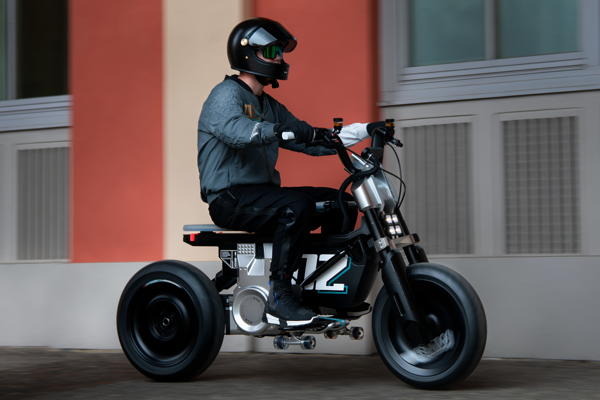 La nueva moto eléctrica BMW Concept CE 02 se desenvuelve con soltura gracias a sus 14 CV