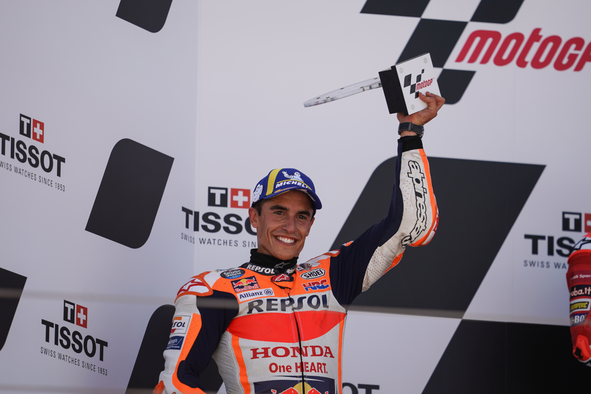 Marc Márquez celebra su segundo puesto en el podio del GP de Aragón 2021