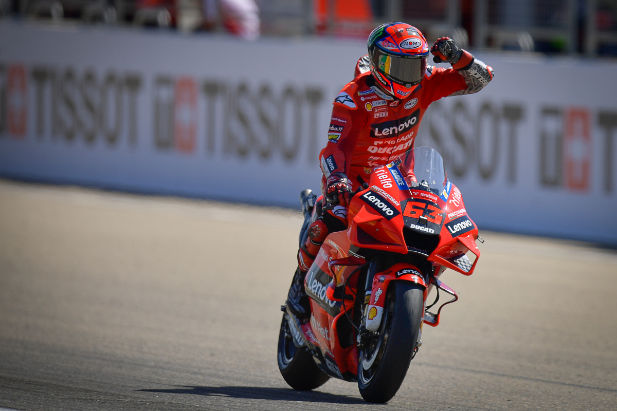 Pecco Bagnaia celebra su primera victoria en MotoGP en el GP de Aragón 2021