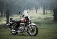 Royal Enfield Classic 350 2022 cromo roja con accesorios