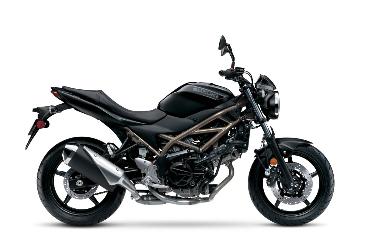 Suzuki SV 650 2022 negra/marrón