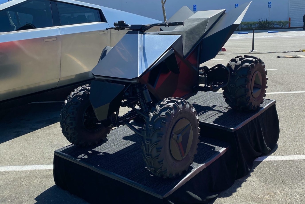 El Tesla Cyberquad, expuesto durante la presentación del Cybertruck