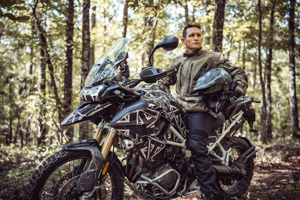 Ricky Carmichael prueba la nueva Triumph Tiger 1200 2022 en un apasionante vídeo