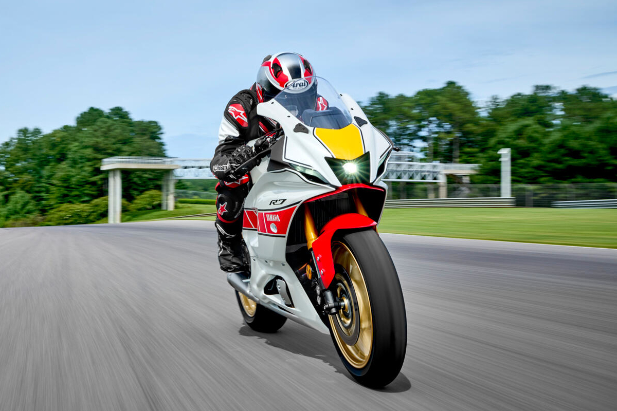 La nueva Yamaha R7 World GP 60th Anniversary, impresionante de frente