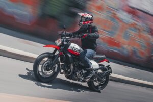 La nueva Ducati Scrambler Urban Motard 2022, en acción